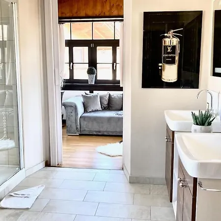 Stadtvilla Mit Sauna & Garten 아파트