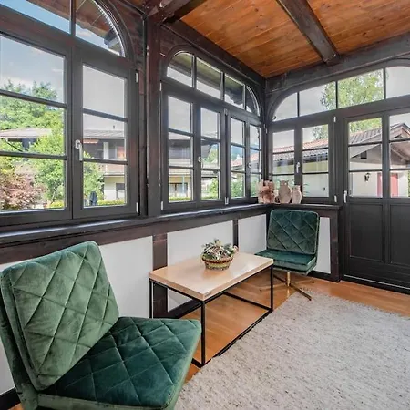 Stadtvilla Mit Sauna & Garten 아파트 키츠부헬
